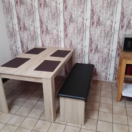 Mit Großartigem Blick Zur Klosterruine Limburg *